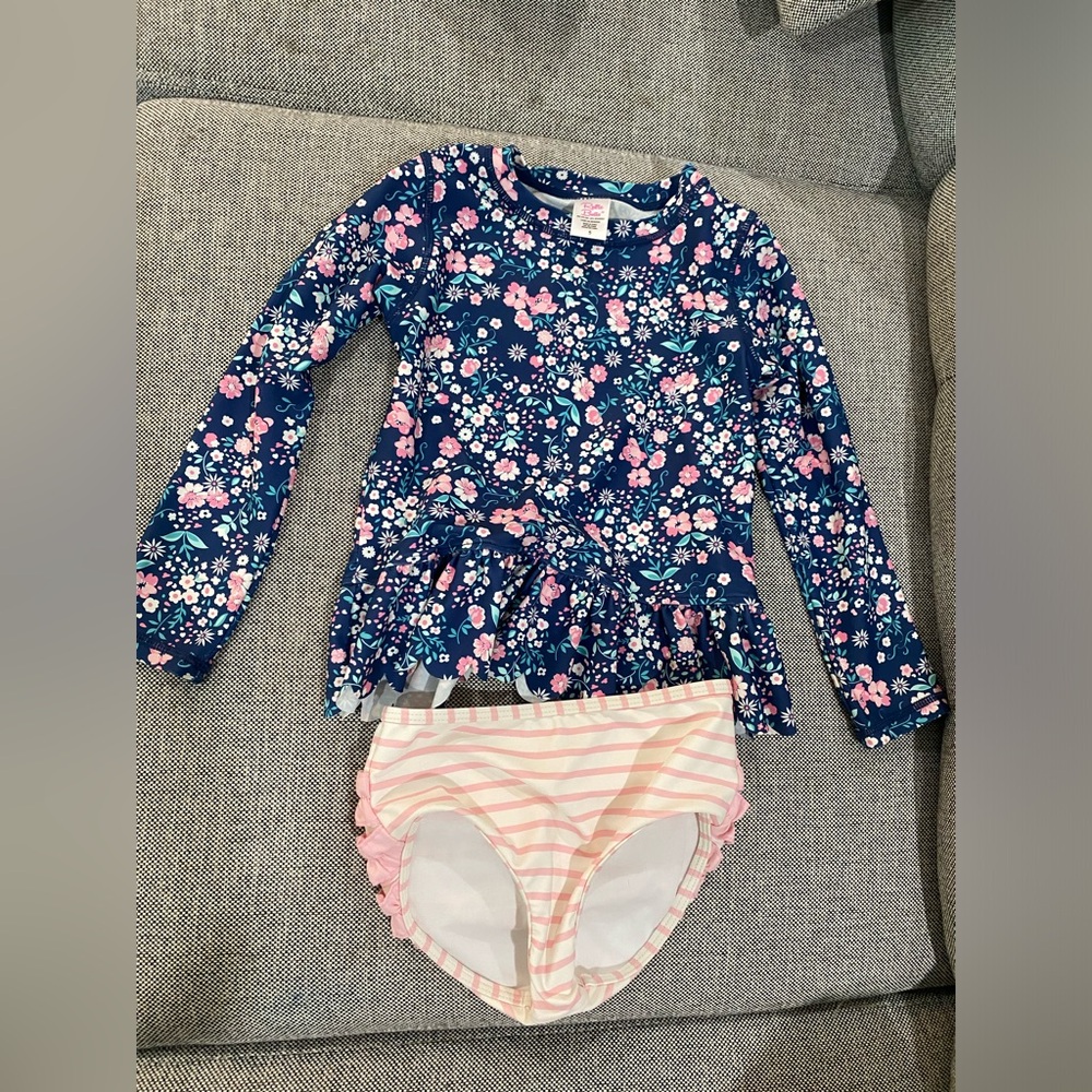 Ruffle Butts two piece rashguard swimsuit size 5
